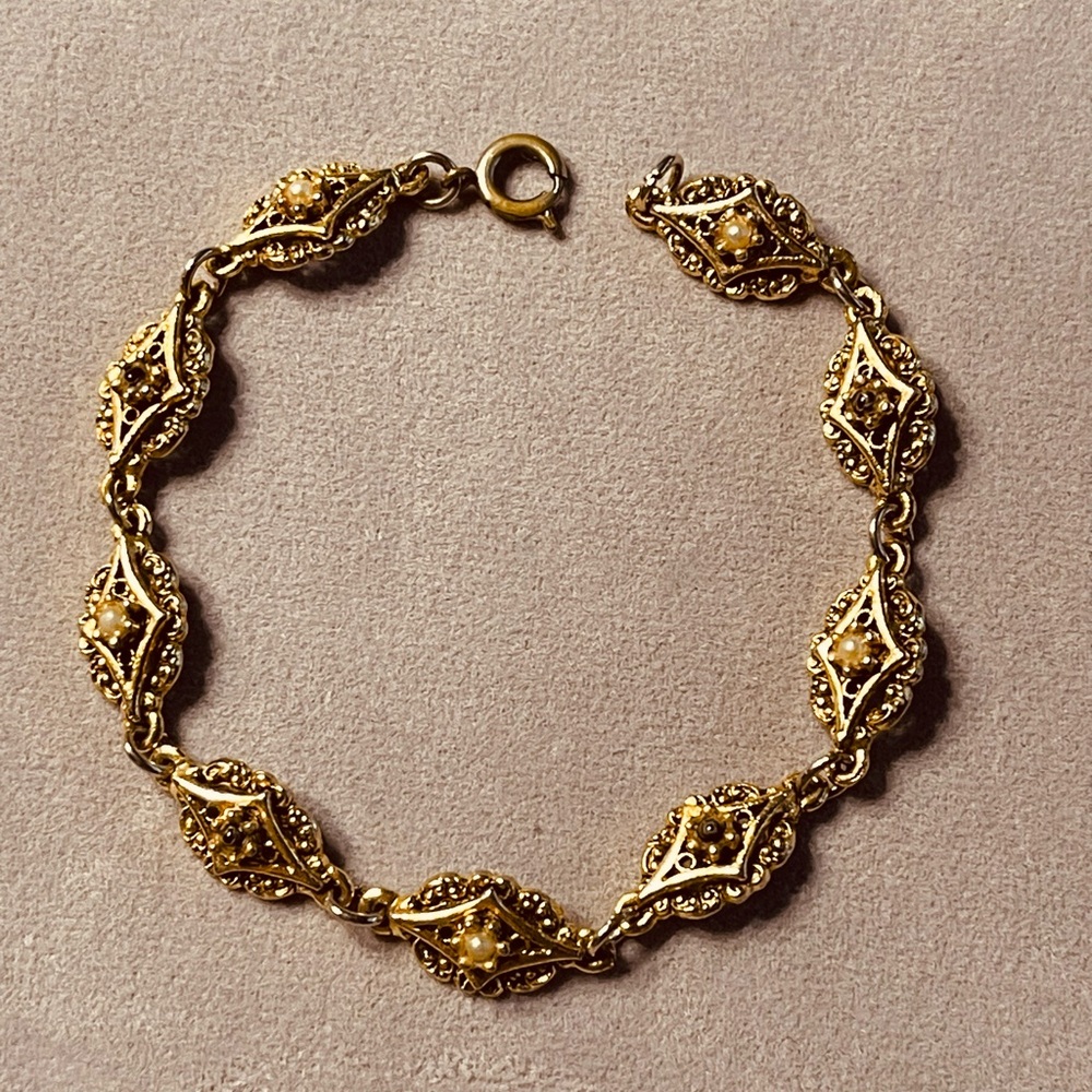 Elegant Gold Bracelet